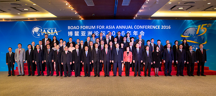 1, General Manager Mr. Zhan Jiangzhou received an interview with Premier Li Keqiang at the Boao forum for Asia and took pictures together.